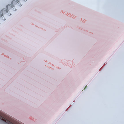 Cuaderno con Hojas Rojas | Creatividad y Estilo Único