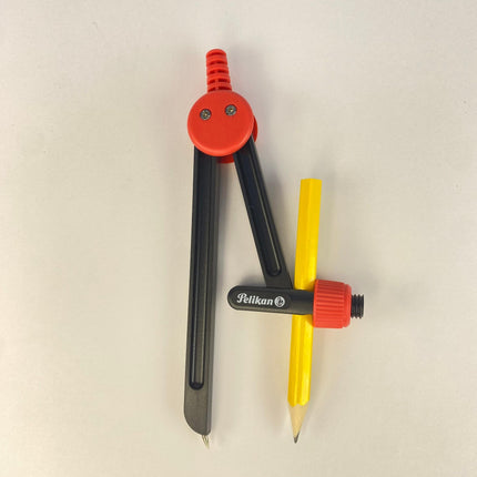 Est/ 1 compás plástico rojo